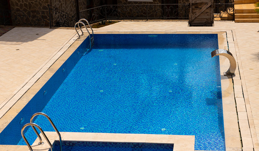 Saltwater Pool Chlorinators: Why They’re Worth the Upgrade